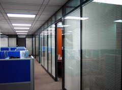<b>办公室装修吊顶常用的材料与各种用法</b>