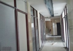 <b>办公室装修:木柜与墙体连接,施工不当易开裂</b>