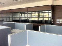 <b>上海办公室楼修铝合金窗的选购要点</b>