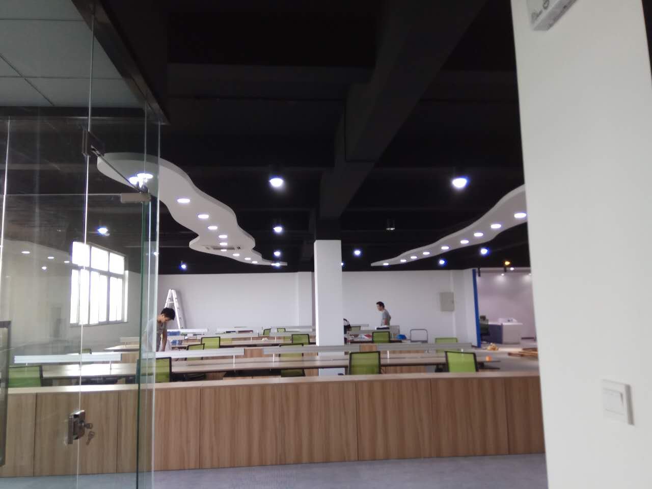 嘉定马陆办公室装潢隔断效果图