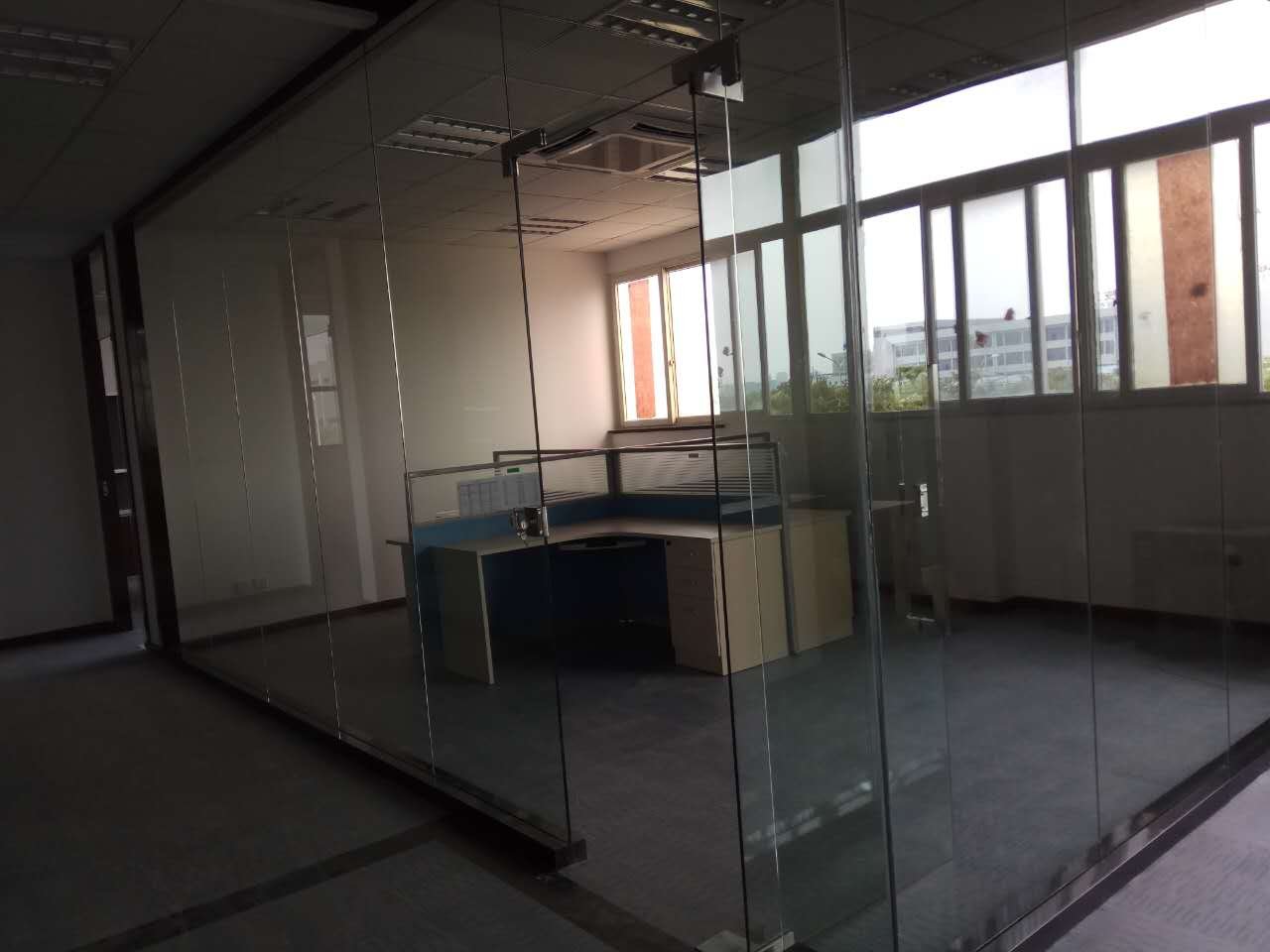 玻璃隔断施工效果图