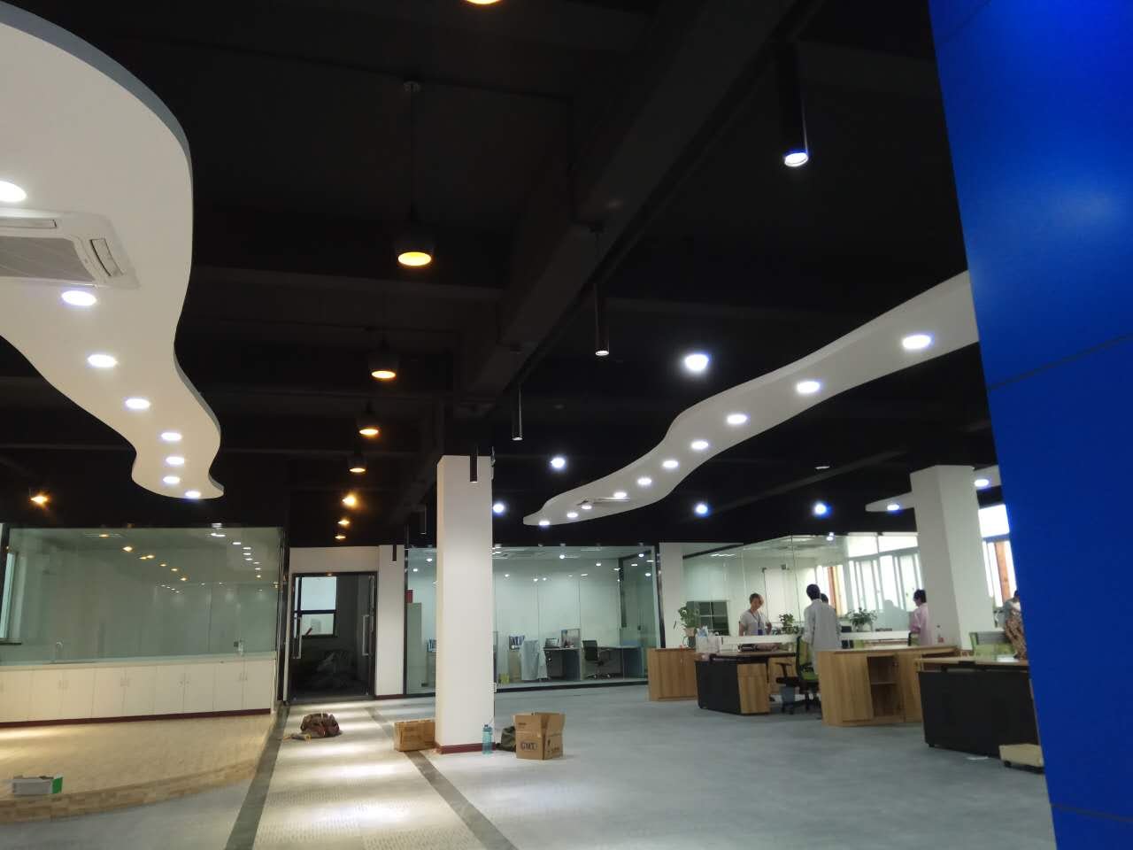 南汇办公室装修吊顶效果图
