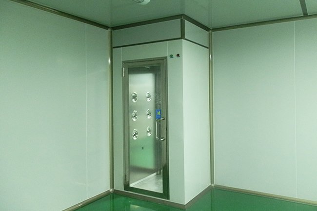 洁净车间装修工程现场定制风淋室图片